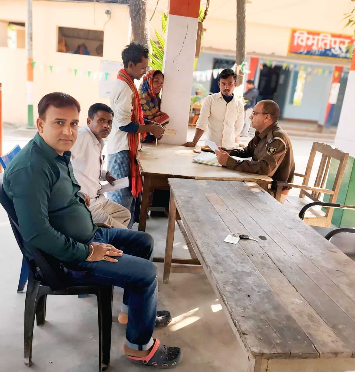 Samastipur News:ज्वेलरी दुकान में ग्राहक बन पहुंचे बदमाशों ने लाखों के जेवर लूटे