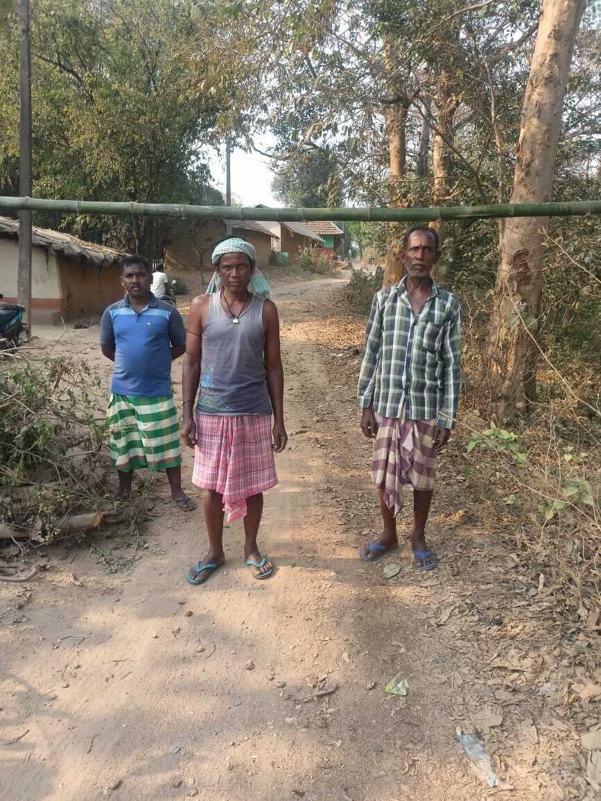 East Singhbhum News : मुसाबनी में सड़क पर बैठा रैयत, बागजाता माइंस में उत्पादन व परिवहन ठप