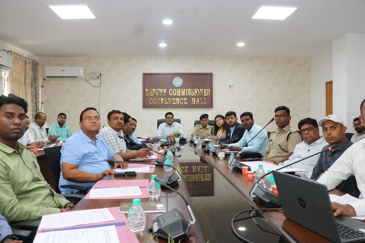 West Singhbhum News : चाईबासा के ग्रामीण क्षेत्रों में दो पहिया वाहनों से शाम छह से रात नौ बजे के बीच हो रहीं ज्यादा दुर्घटनाएं