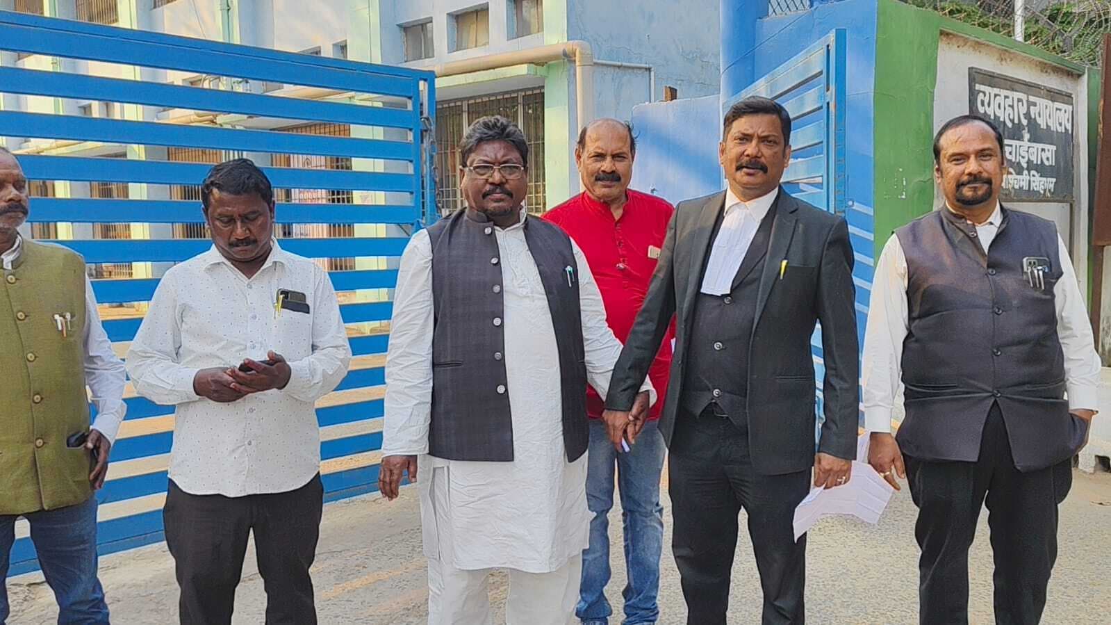 West Singhbhum News : कोरोना काल में मजदूरों के साथ धरना-प्रदर्शन मामले में पूर्व मंत्री कोर्ट से बरी