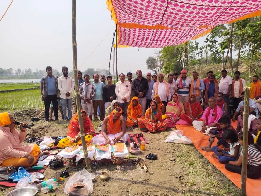 लसनपुर गांव में भव्य शिव मंदिर निर्माण को लेकर भूमि पूजन