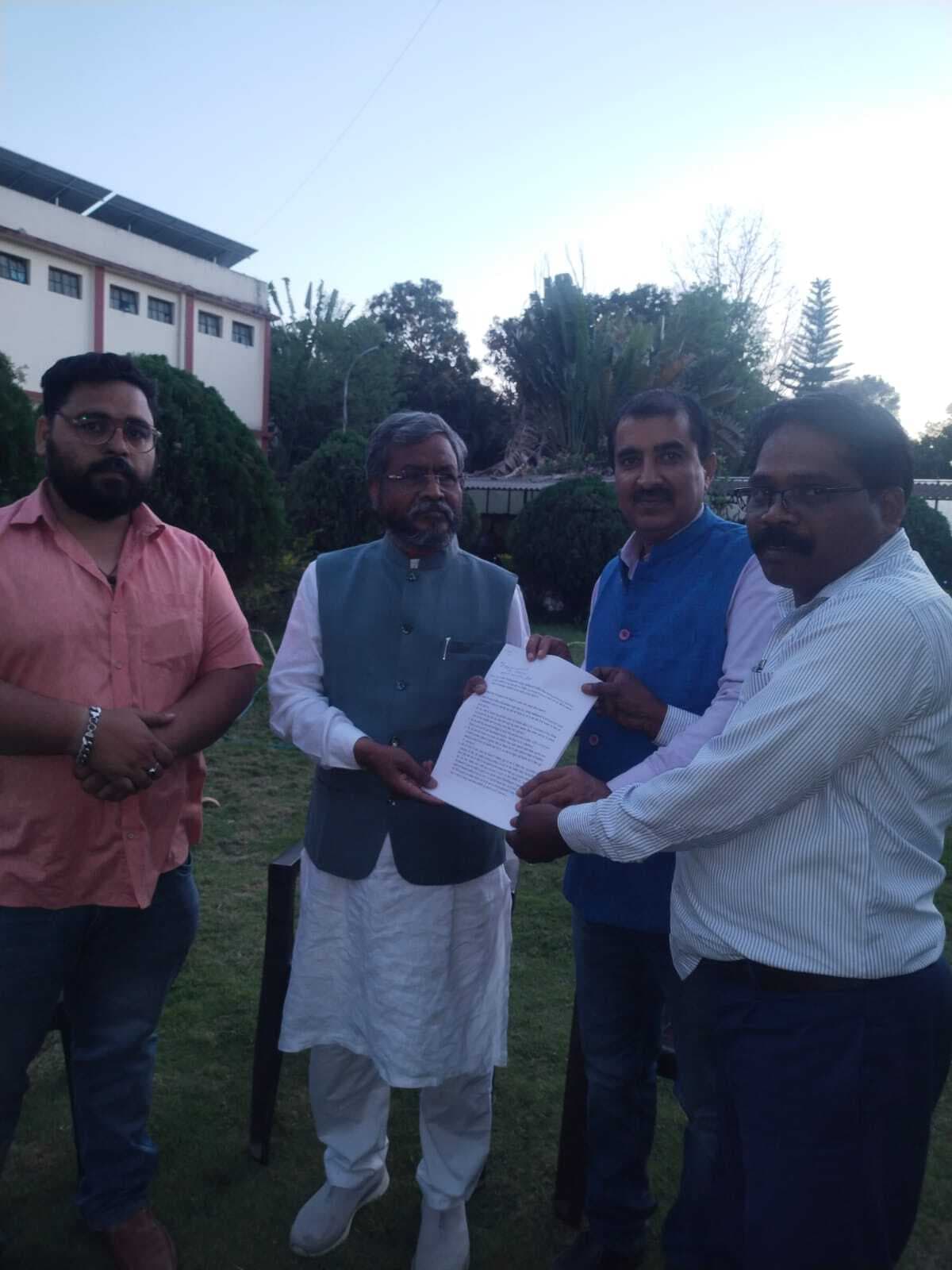 बीएड कॉलेजों की समस्याओं से संघ ने मंत्री को कराया अवगत