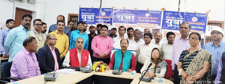 फेसबुक, वाट्सएप व अन्य सोशल मीडिया के माध्यम से युवाओं को करें प्रेरित : कुलपति