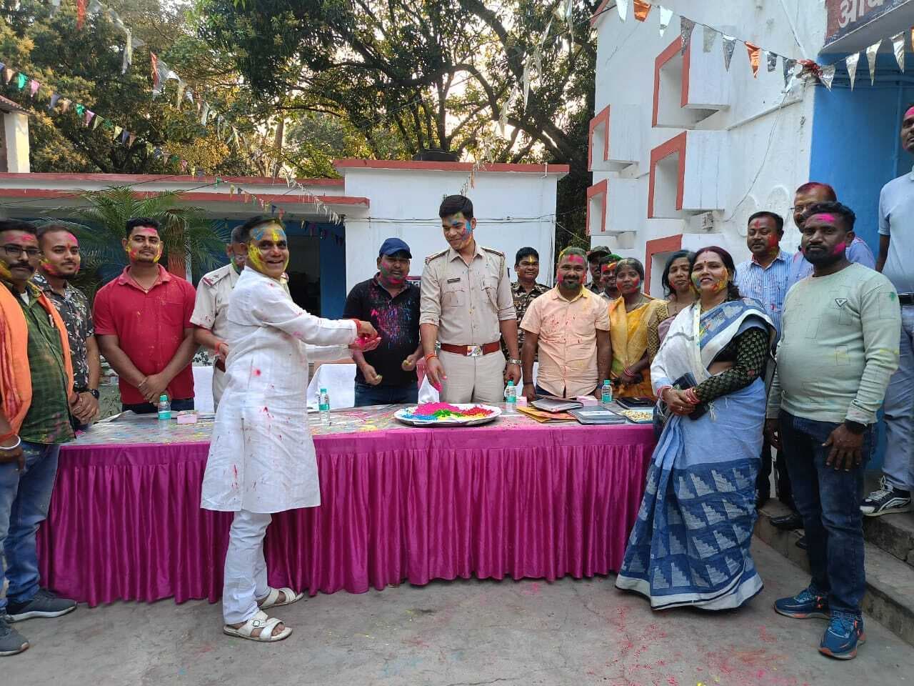 शांतिपूर्वक होली का मनाने का निर्णय