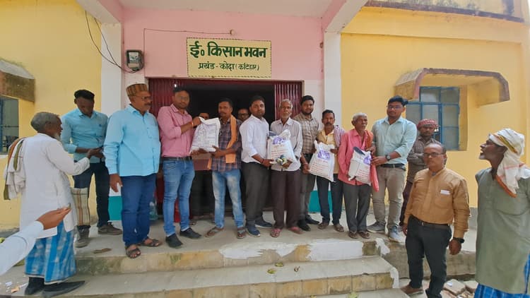 मूंग, उड़द व मूंगफली के बीज का किया वितरण