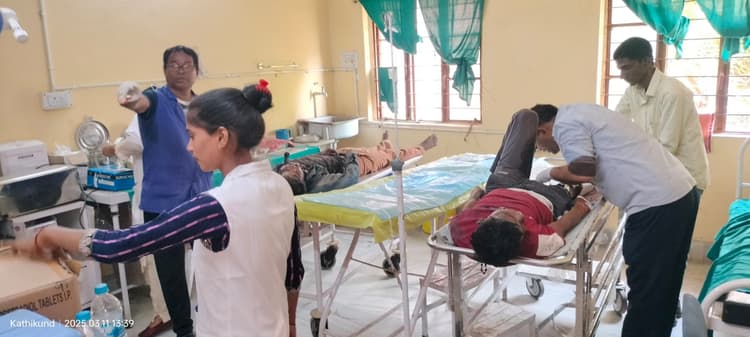 बाइक की टक्कर से दो युवक घायल, रेफर