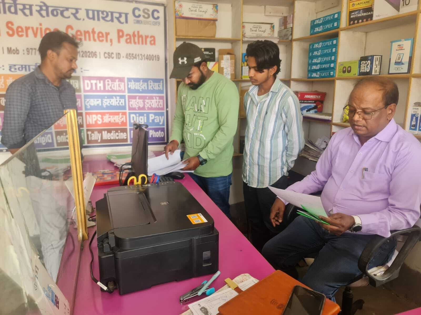 सीएससी का बीडीओ ने किया औचक निरीक्षण, मिली गड़बड़ी