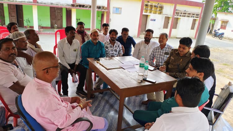 सौहार्दपूर्ण वातावरण में मनाएं पर्व, असामाजिक तत्वों पर रहेगी पुलिस की नजर