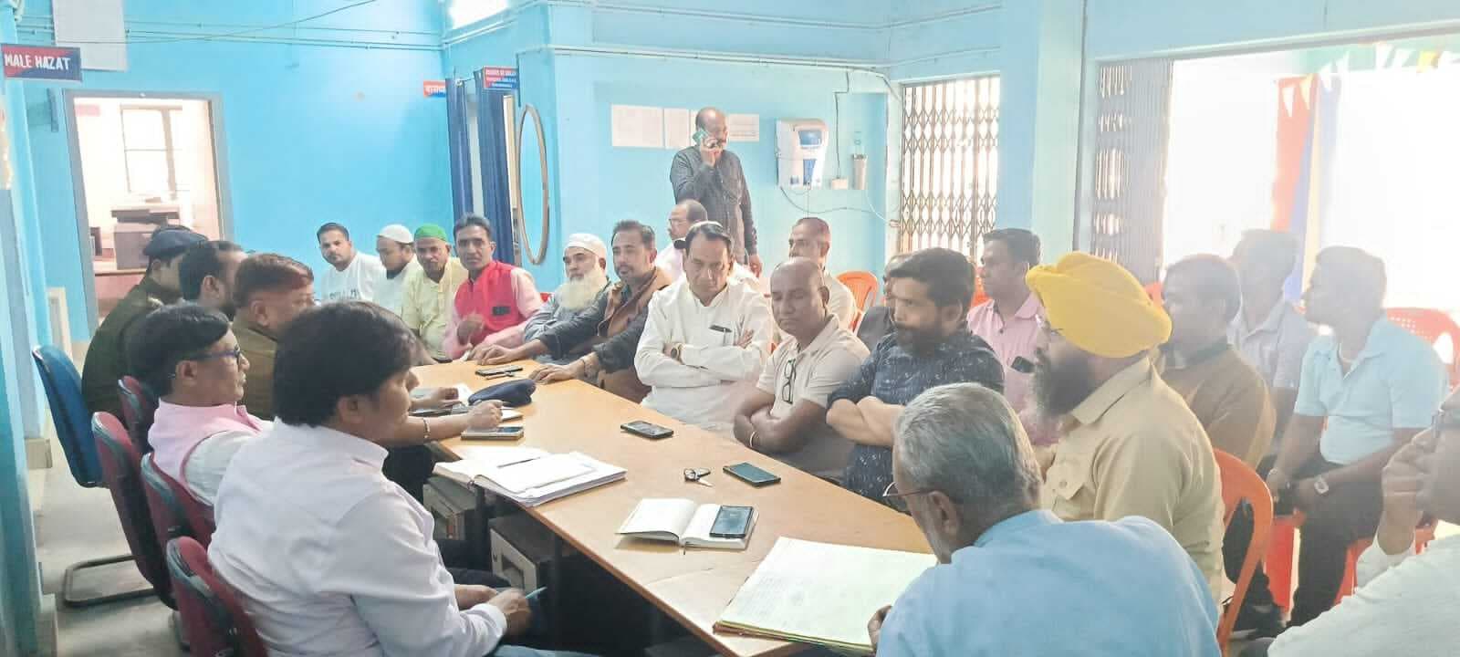 आपासी भाइचारे के साथ मनाएं त्योहार : एसडीएम