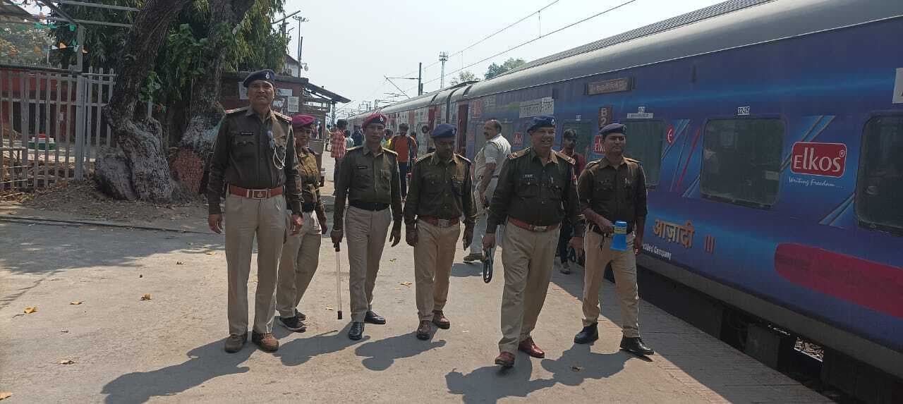 यात्रा के दौरान ट्रेन में अजनबी के दिये भोजन न खाएं