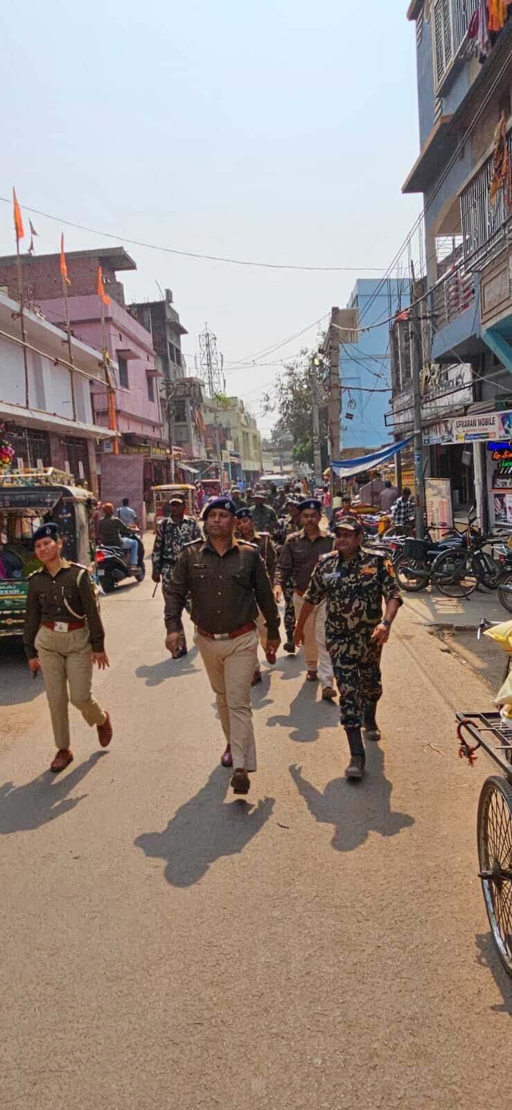 होली को लेकर एसडीपीओ ने किया फ्लैग मार्च