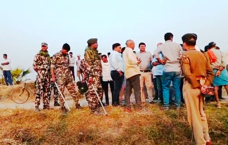 Aurangabad News : बिना मुआवजा दिये एक्सप्रेस वे निर्माण कराने पुलिस लेकर पहुंची कंपनी, ग्रामीणों ने रोका