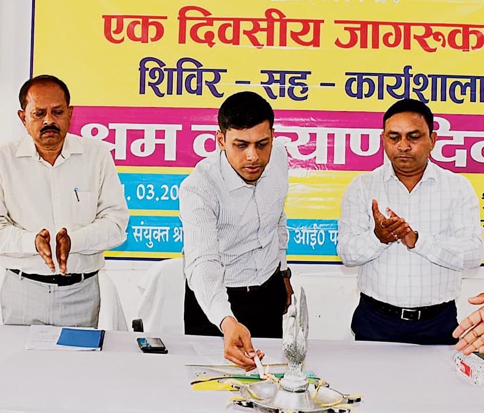 Buxar News: बिहार प्रवासी कामगार एप में प्रवासी श्रमिक जरूर कराएं निबंधन : डीएम