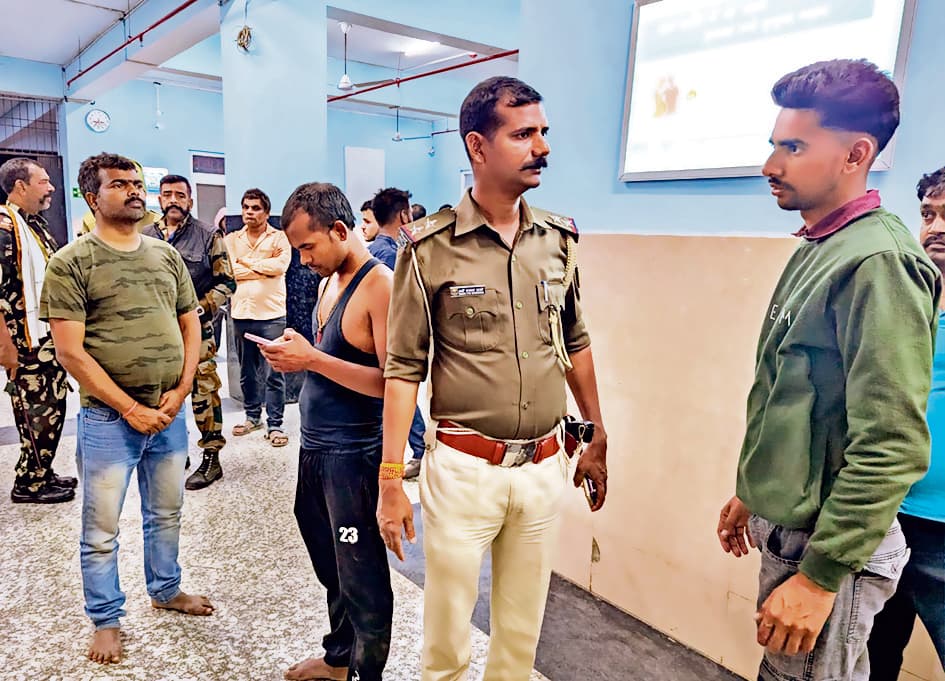 नवादा बेन गांव में ममेरे भाई की शादी में आये पटना के युवक की गोली मार हत्या