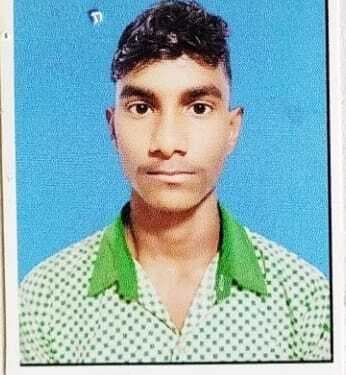 बाइक पेड़ से टकरायी, एक परीक्षार्थी की मौत, दूसरा घायल