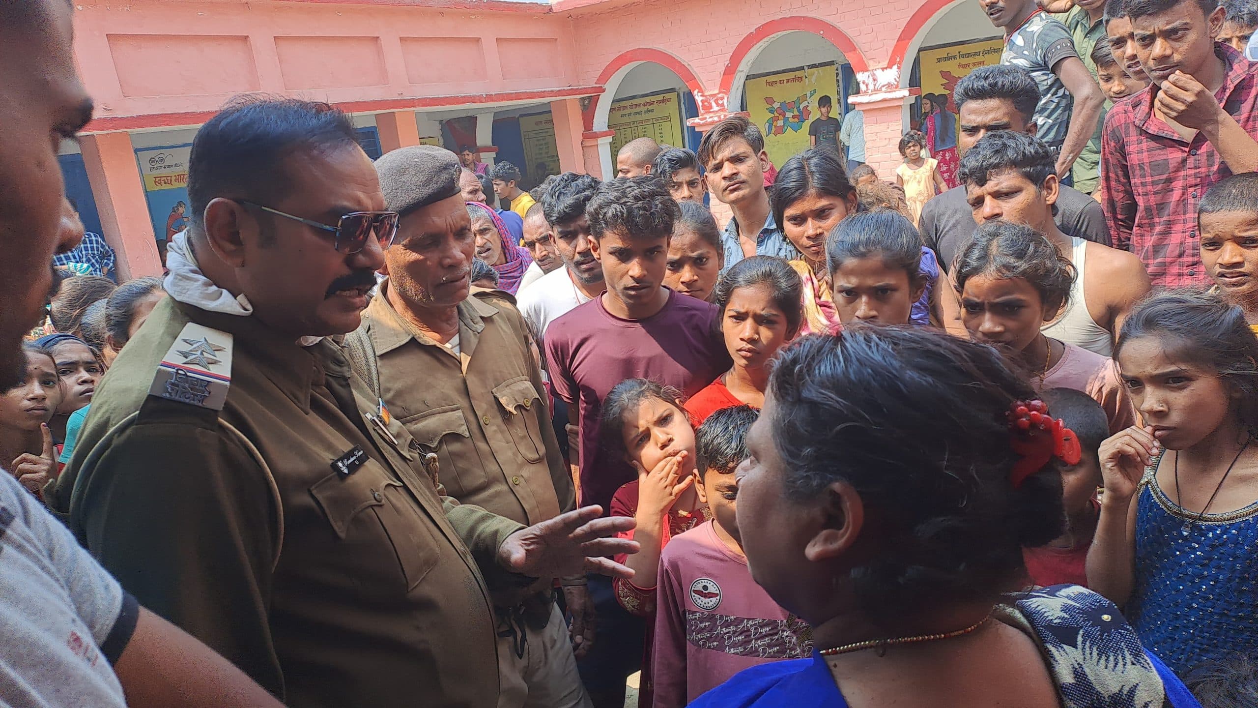 प्राथमिक विद्यालय इंग्लिश लगार में तैनात महिला शिक्षकों के बीच जमकर हुई हाथापाई