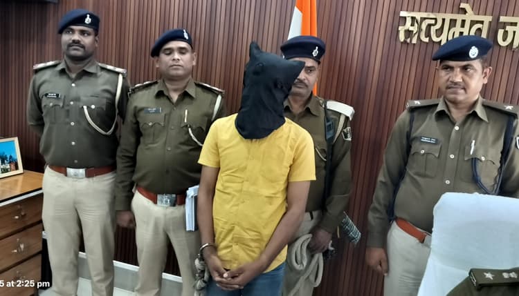 50 हजार रूपये का इनामी बदमाश बेलदौर से गिरफ्तार