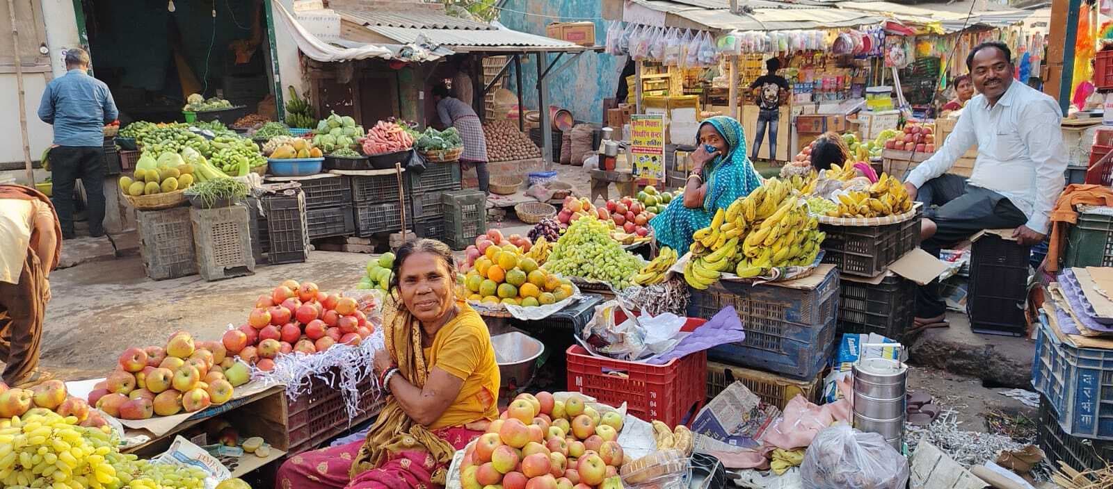 Darbhanga News: पर्वों को लेकर फलों की डिमांड संग कीमत में उछाल