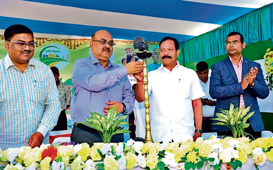 Hajipur News : मेले में पहले दिन 40 कृषि यंत्रों पर किसानों को 11.26 लाख रुपये का मिला अनुदान