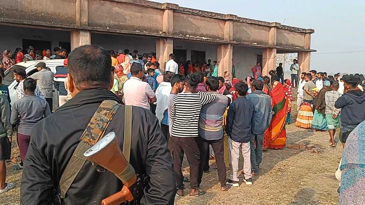 Giridih News: महिला का शव मिलने के मामले को लेकर पुलिसिया जांच पड़ताल जारी