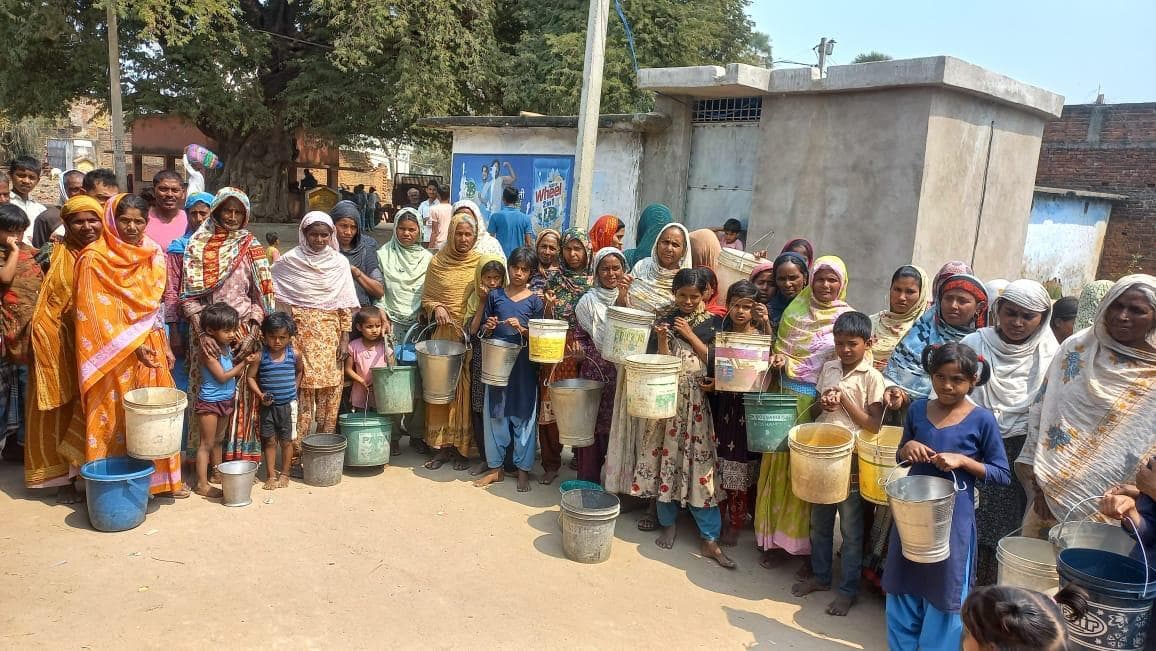 Bhagalpur news दरियापुर के ग्रामीण डेढ़ वर्ष से पेयजल संकट से परेशान, किया विरोध