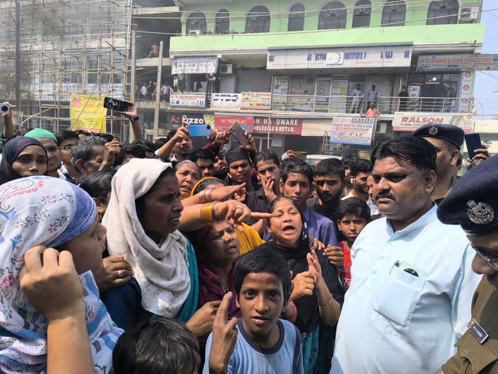 बहन से प्रेम करता था भाई ने प्रेमी को मार डाला