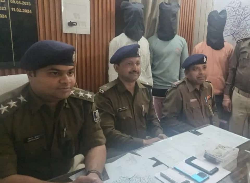 दो लाख रुपये लूट मामले में दो बदमाश किये गये गिरफ्तार