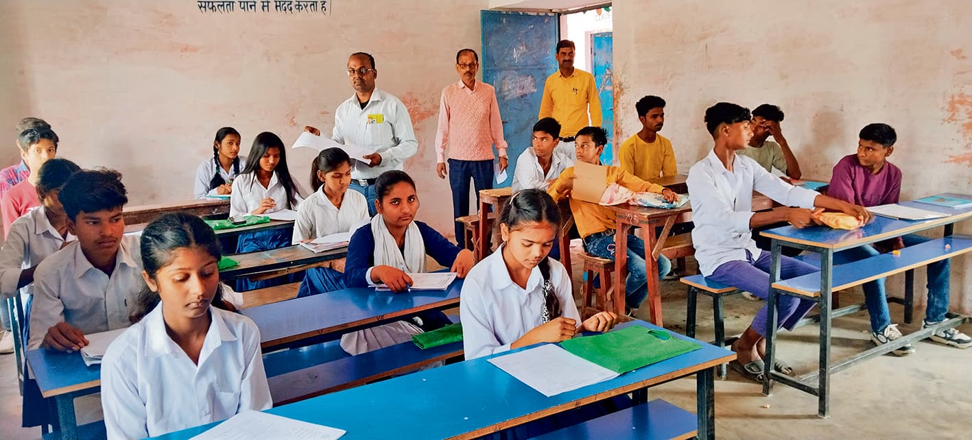 Gopalganj News  : प्रारंभिक स्कूलों में शुरू हुई कक्षा तीन से आठ तक की वार्षिक मूल्यांकन परीक्षा