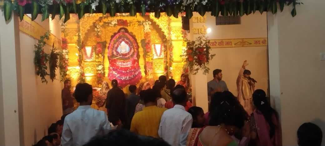 राधा संग होली नंदलाल खेलते,मदन गोपाल खेलते...