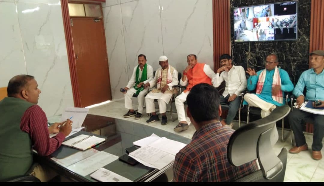 एसडीओ ने राजनीतिक दलों के प्रतिनिधियों के साथ की बैठक