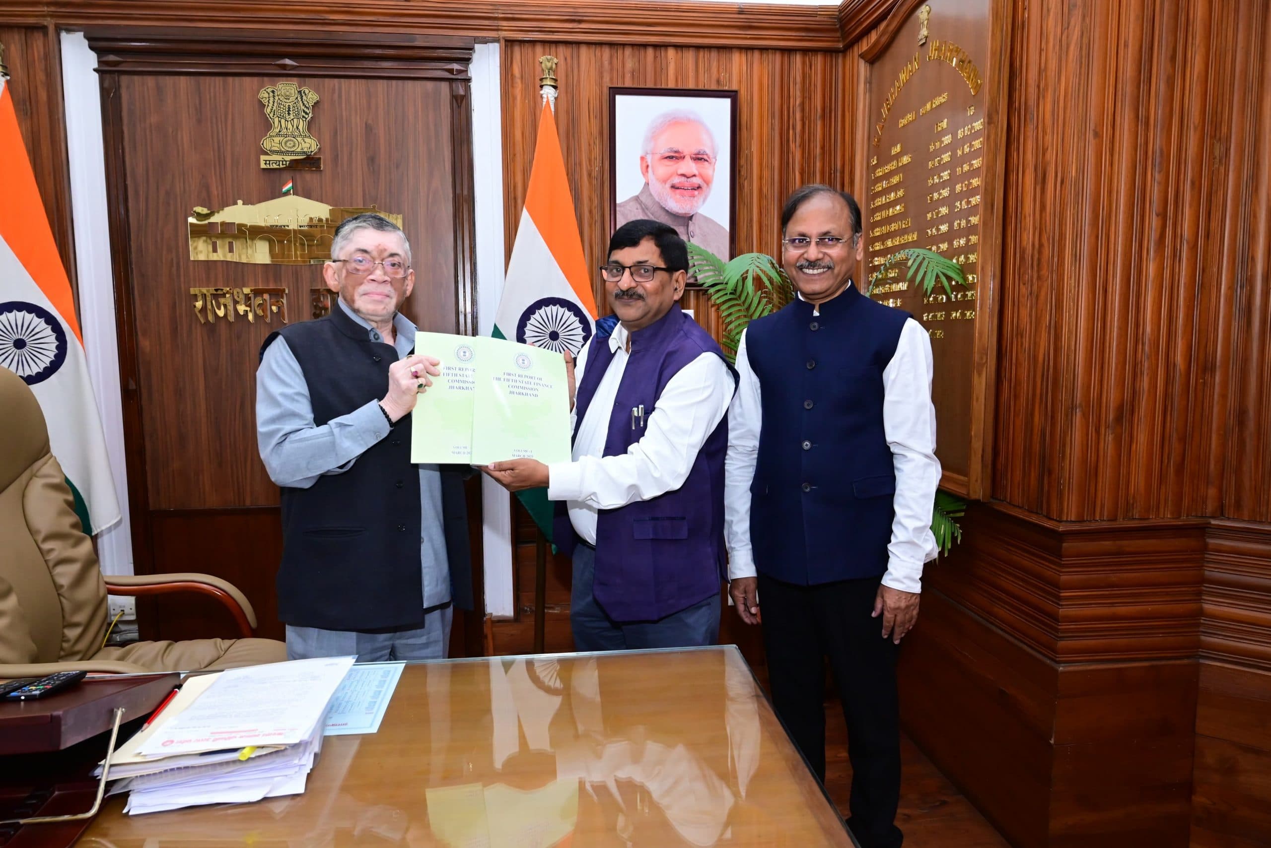 Ranchi News : राज्यपाल से मिले वित्त आयोग के अध्यक्ष व अन्य