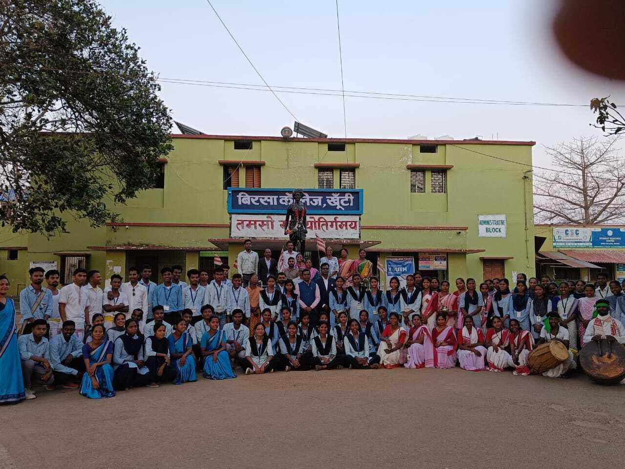 ::::::   विद्यार्थियों ने जाना एक-दूसरे की भाषा-संस्कृति