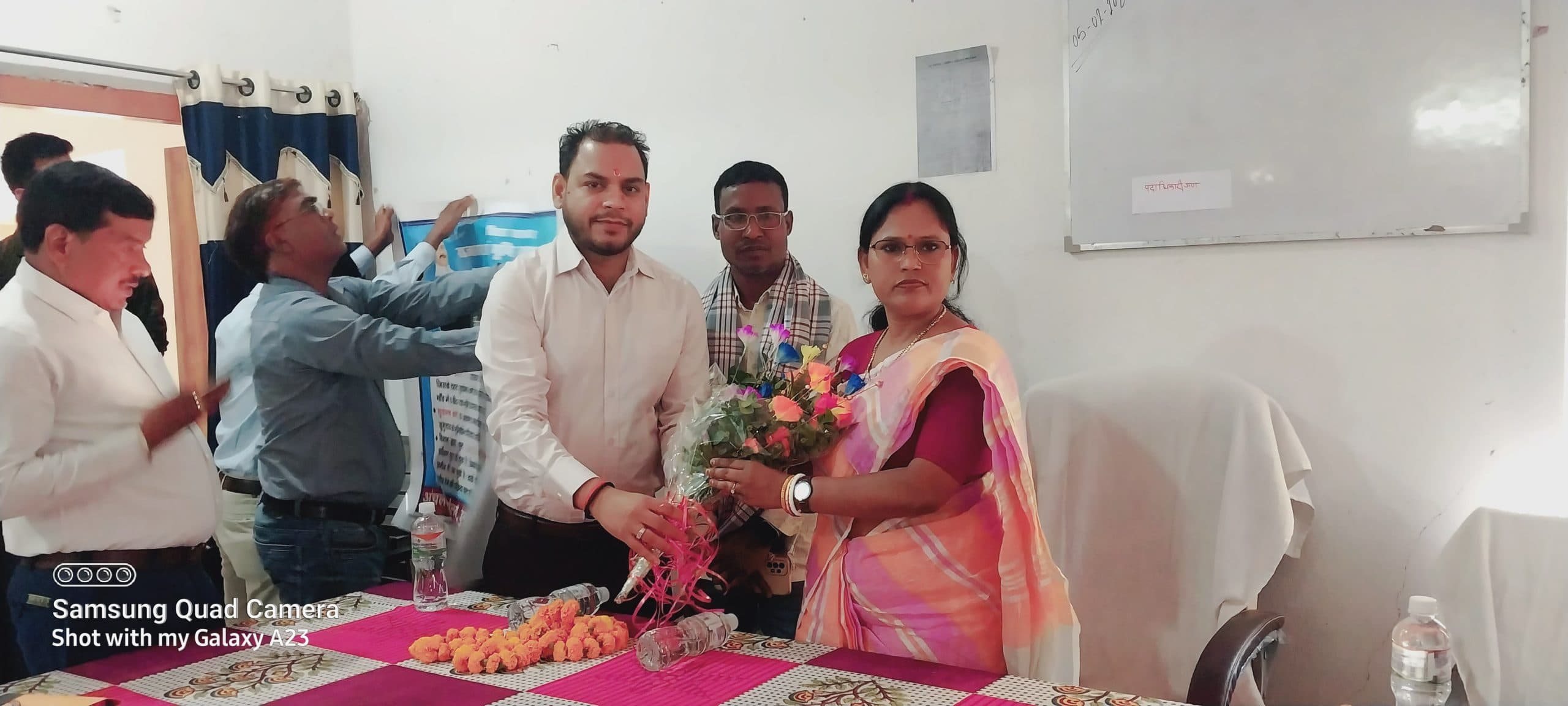 28 भूमिहीन परिवारों को विधायक ने दिये वासगीत पर्चे