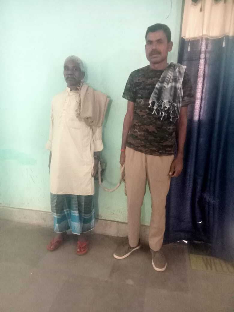 देसी चुलाई शराब के साथ तस्कर गिरफ्तार