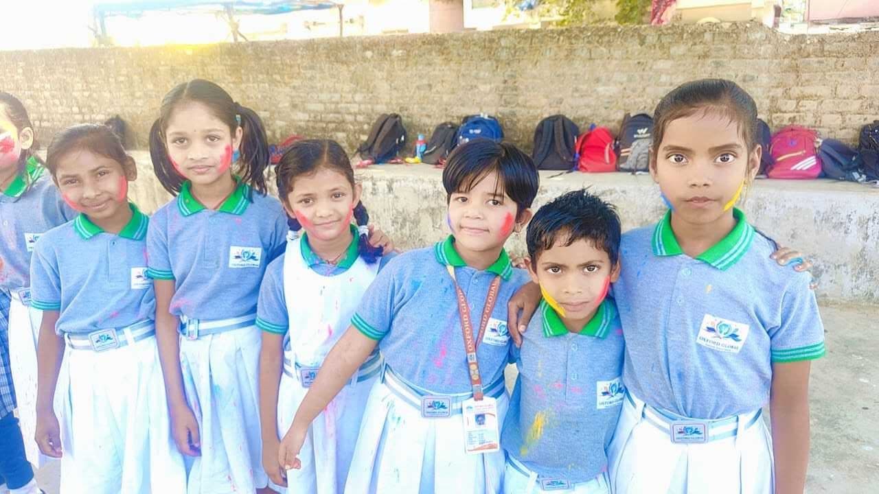 झामुमो के होली मिलन समारोह जुटे लोग