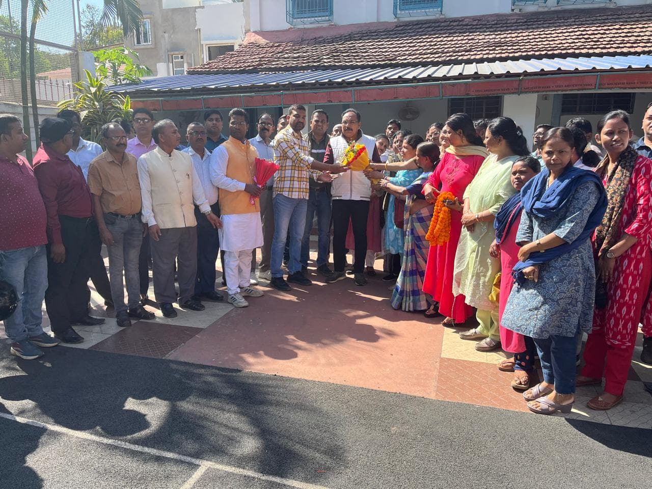 Ranchi News : नीड बेस्ड असिस्टेंट प्रोफेसर मिले विधायक प्रदीप यादव से, जताया आभार