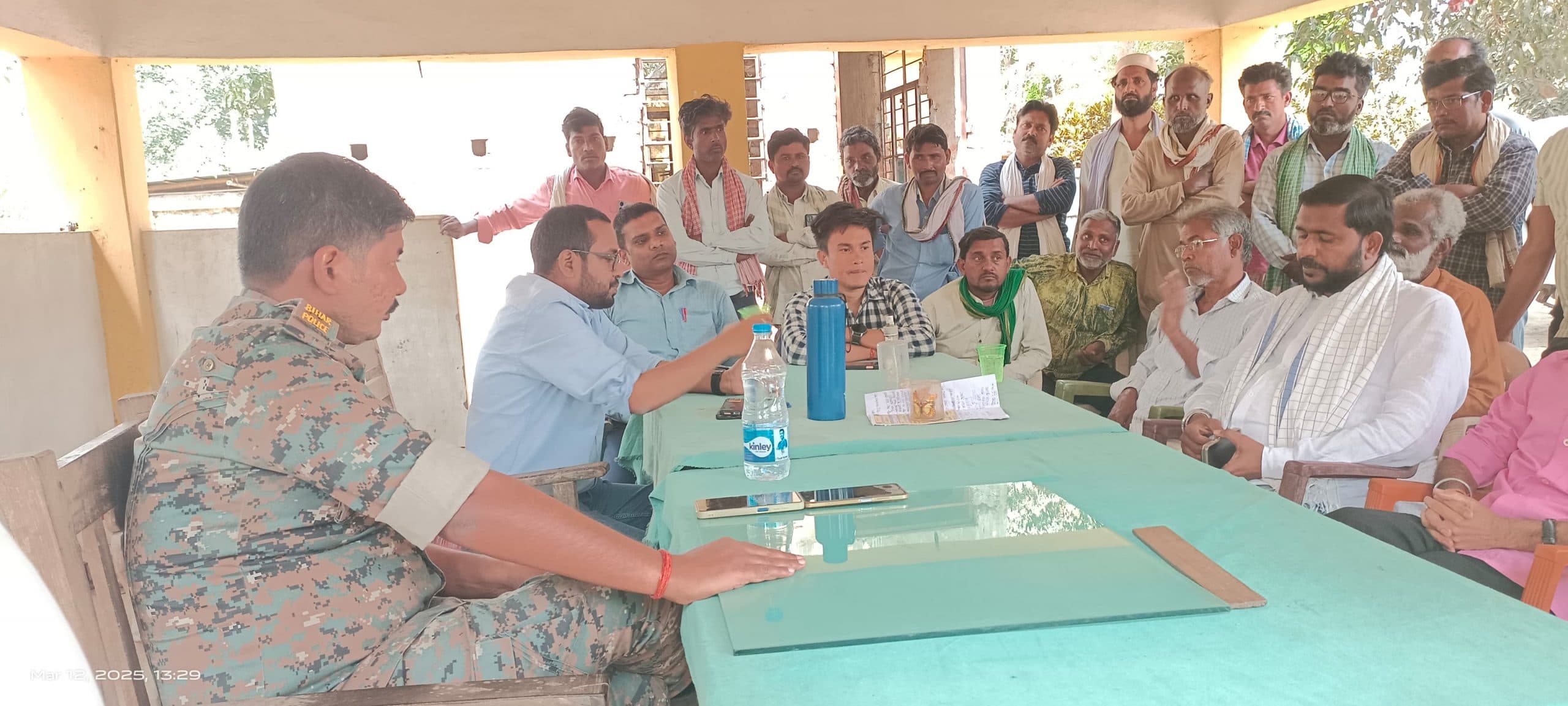 दो पक्षों के बीच उत्पन्न विवाद को लेकर हुई शांति समिति की बैठक