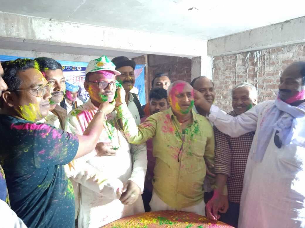 होली मिलन समारोह का किया आयोजन