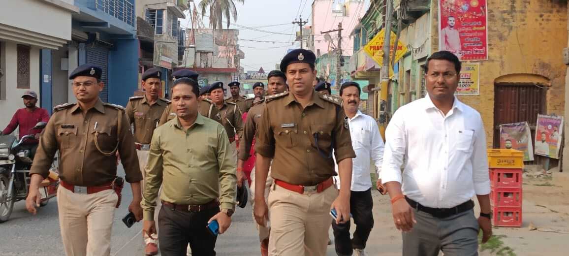 होली व जुमे के नामाज को लेकर पुलिस ने किया फ्लैग मार्च