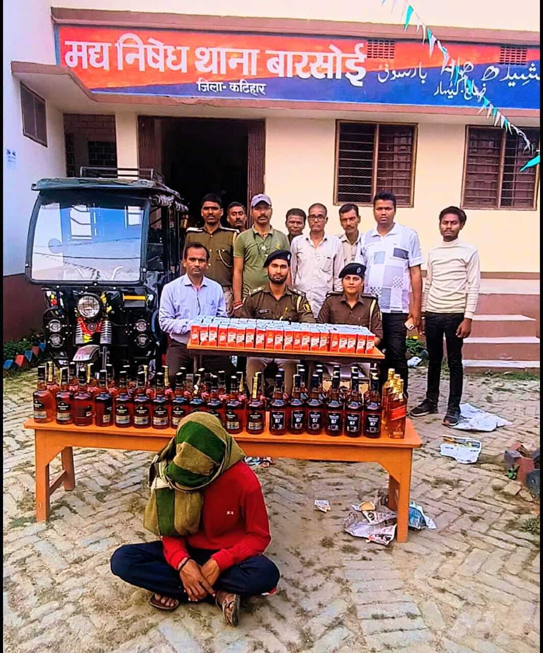 ई-रिक्शा से तस्करी कर रहे शराब तस्कर को 62.520 लीटर शराब के साथ किया गिरफ्तार