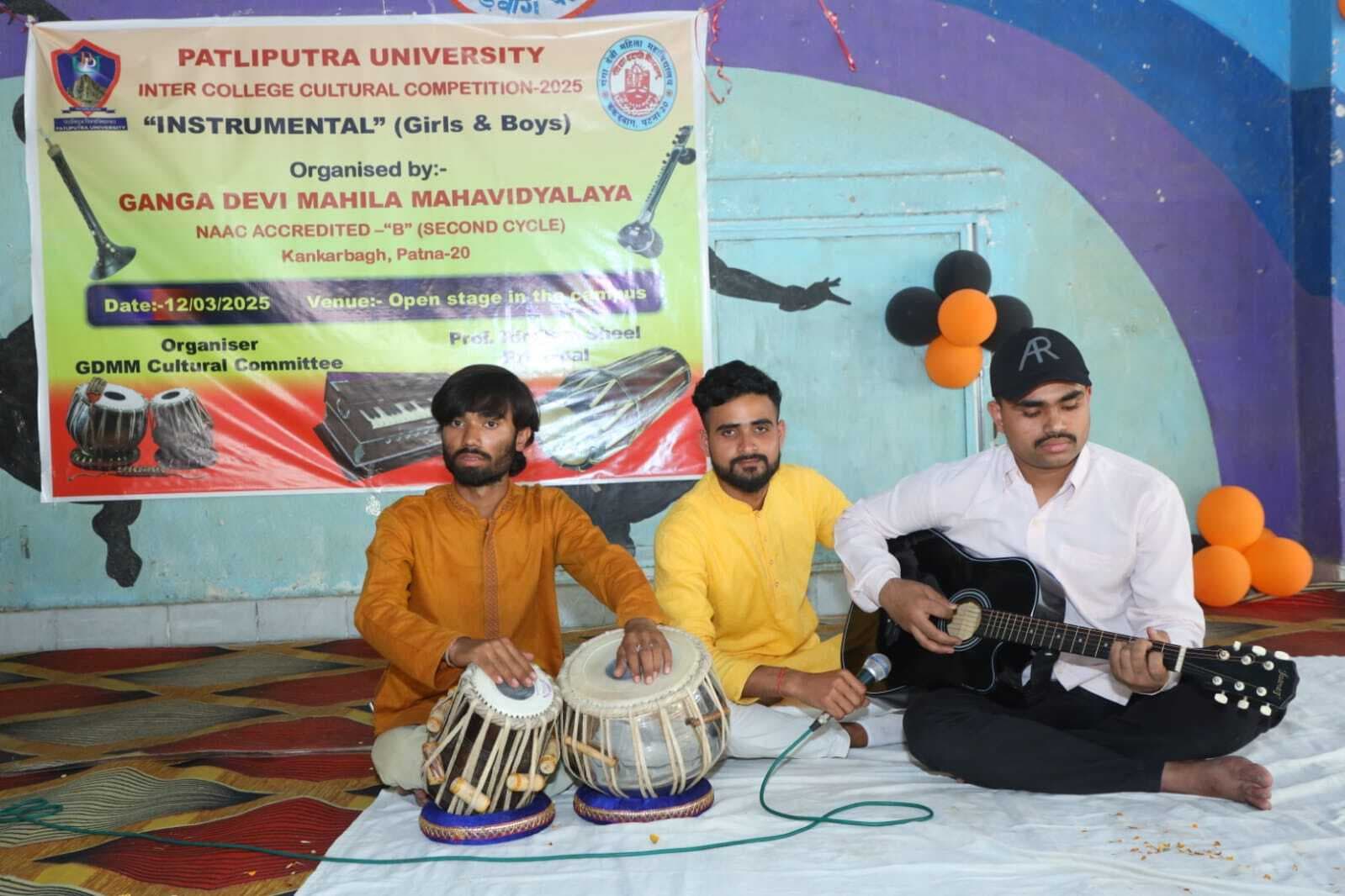 गंगा देवी महिला कॉलेज में वाद्य यंत्र वादन प्रतियोगिता का आयोजन