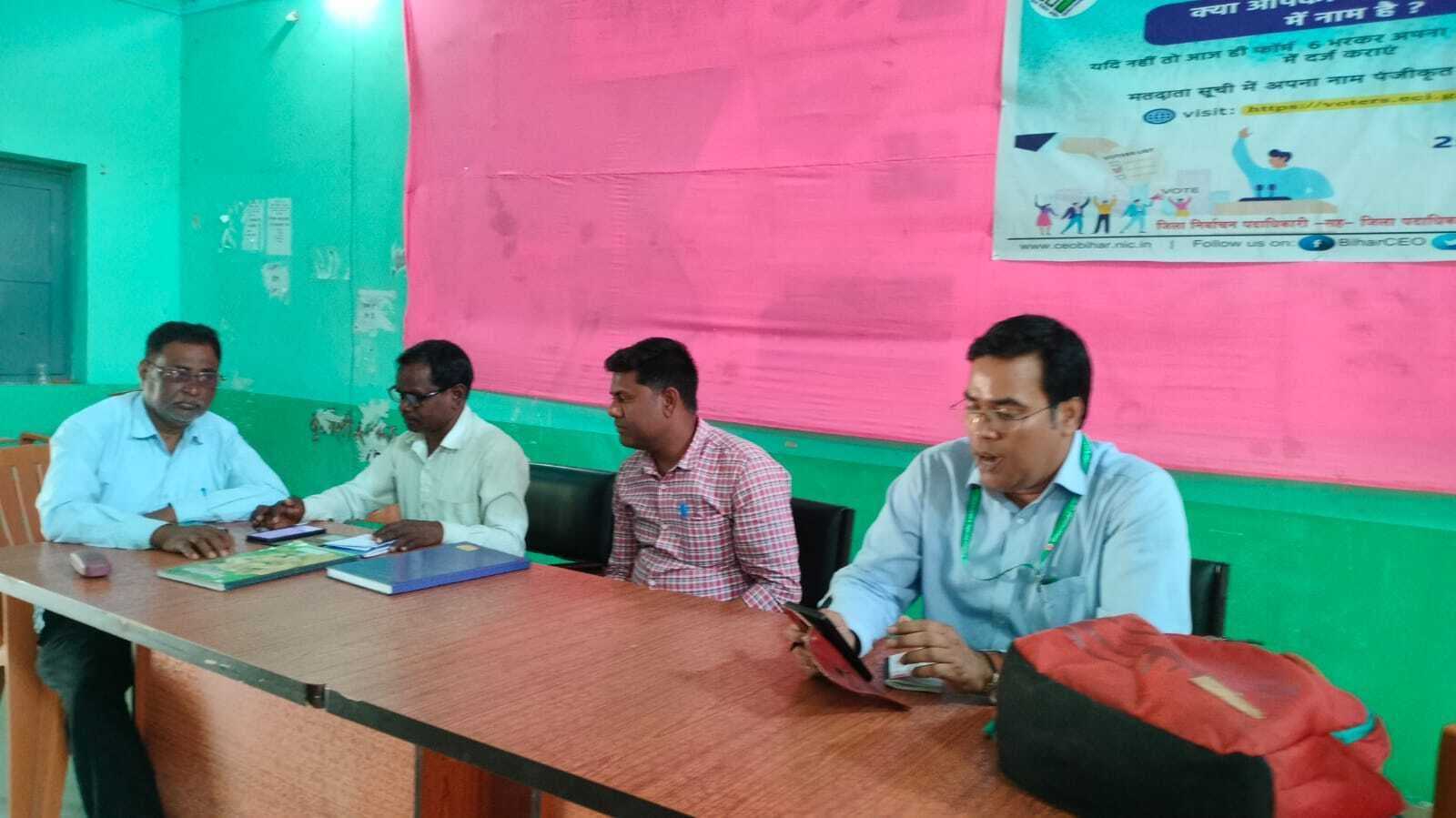 महादलित टोला में आंगनबाड़ी केंद्र की स्थिति की ली जानकारी