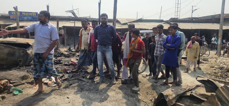 पांच घर व एक मिठाई दुकान जलकर राख, लाखों की सम्पत्ति जली