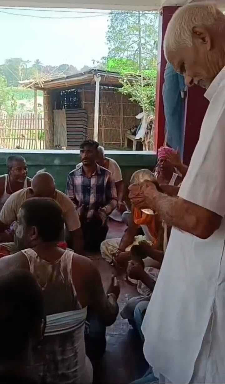 धूरखेल के साथ शुरू हुई होली की मस्ती