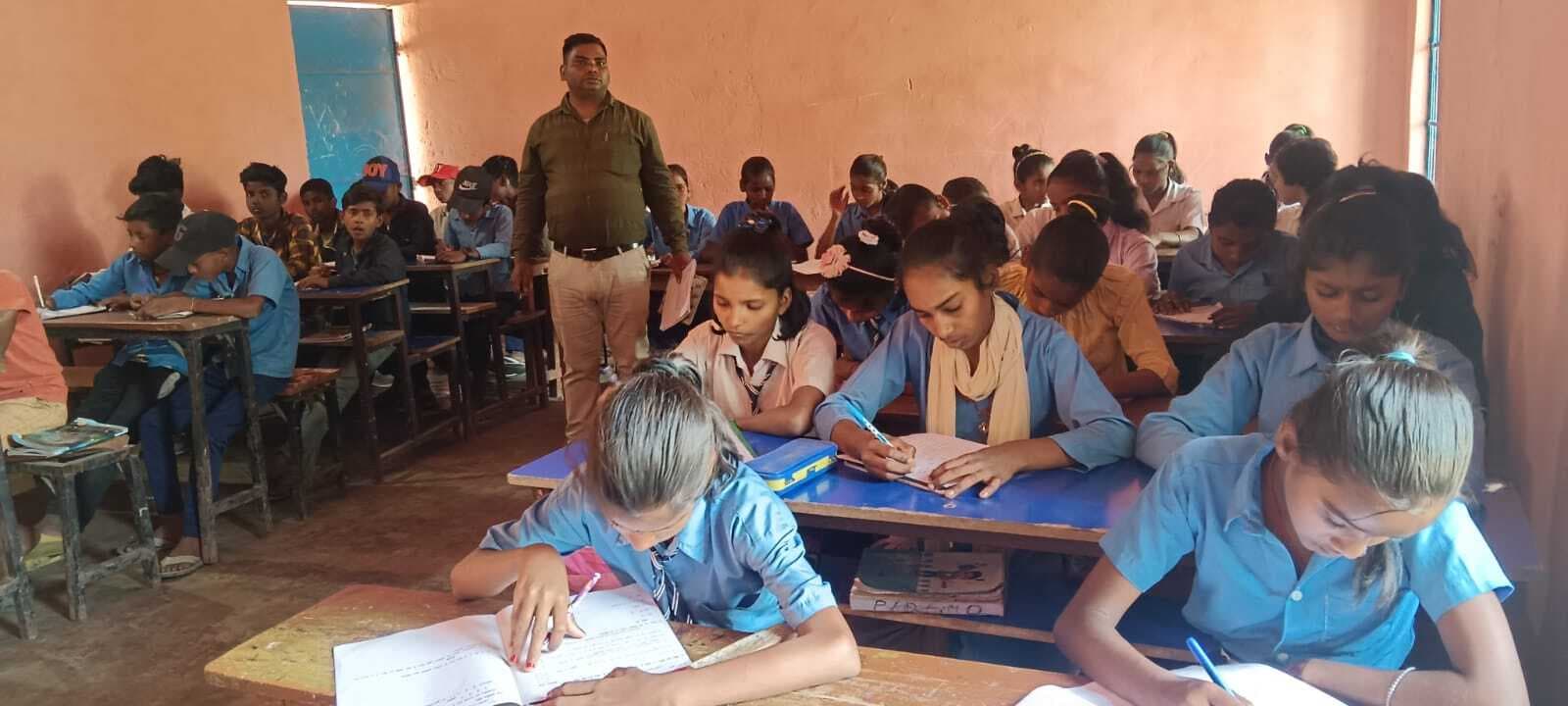 प्राथमिक विद्यालयों में शांतिपूर्ण हुई वार्षिक परीक्षा