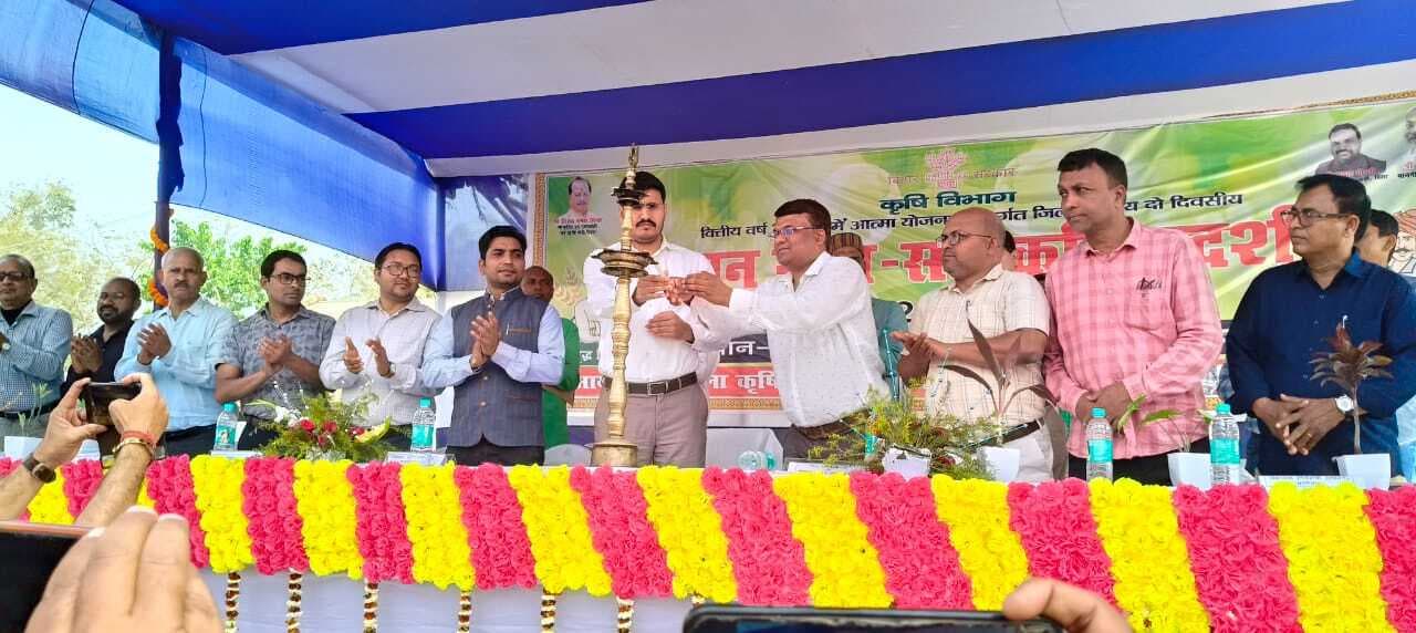 डीएम ने ड्रोन योजना से किसानों को लाभान्वित को लेकर किया प्रोत्साहित