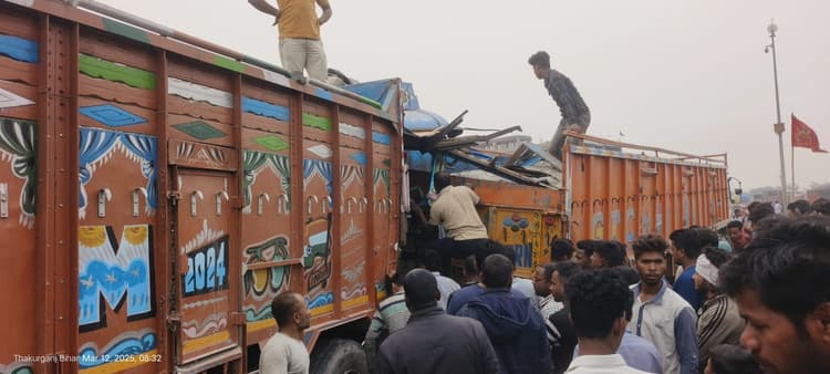 तेज रफ्तार बालू लदे ट्रक ने गिट्टी लदे ट्रक को मारी ठोकर, एक चालक की मौत, एनएच 327 ई रहा जाम