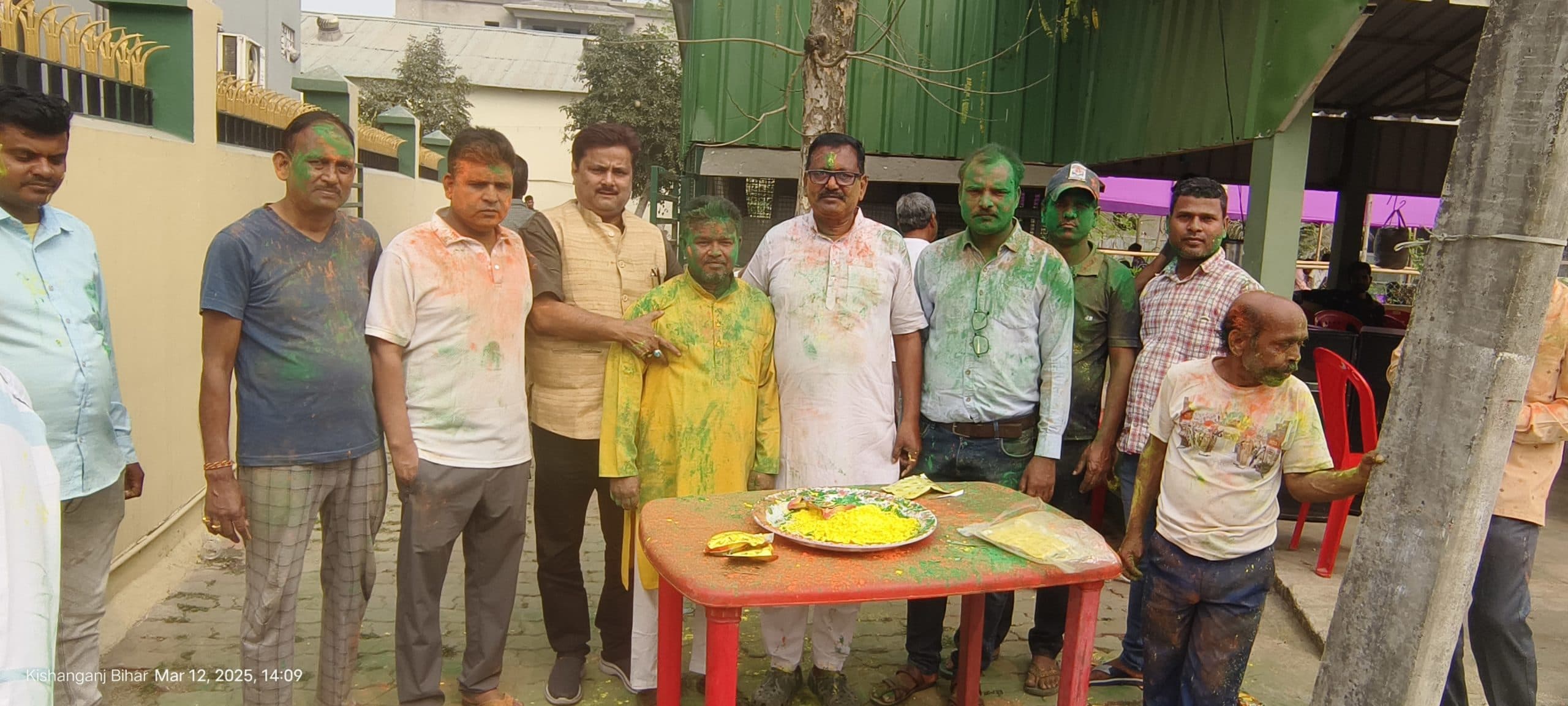 रंग-अबीर लगाकर मनाया होली मिलन समारोह