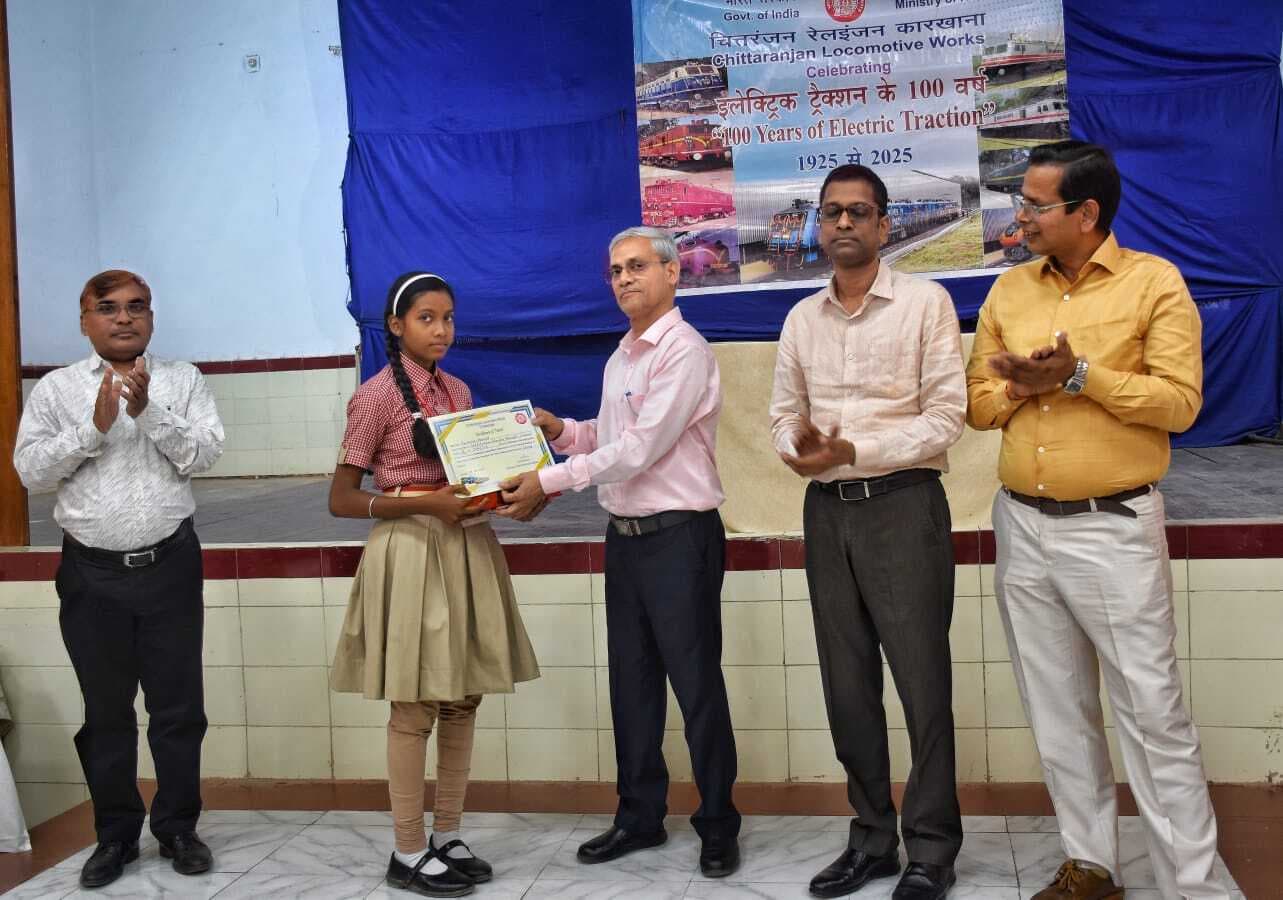 चिरेका ने निबंध प्रतियोगिता में सफल बच्चों को किया पुरस्कृत