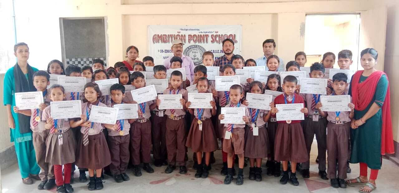 वार्षिक खेलकूद के प्रतिभागियों को मिला प्रमाण-पत्र